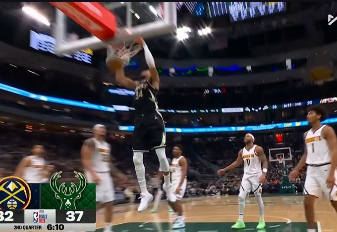 PG电子线上登入-根本拦不住！字母哥写意转身轻松双手暴扣