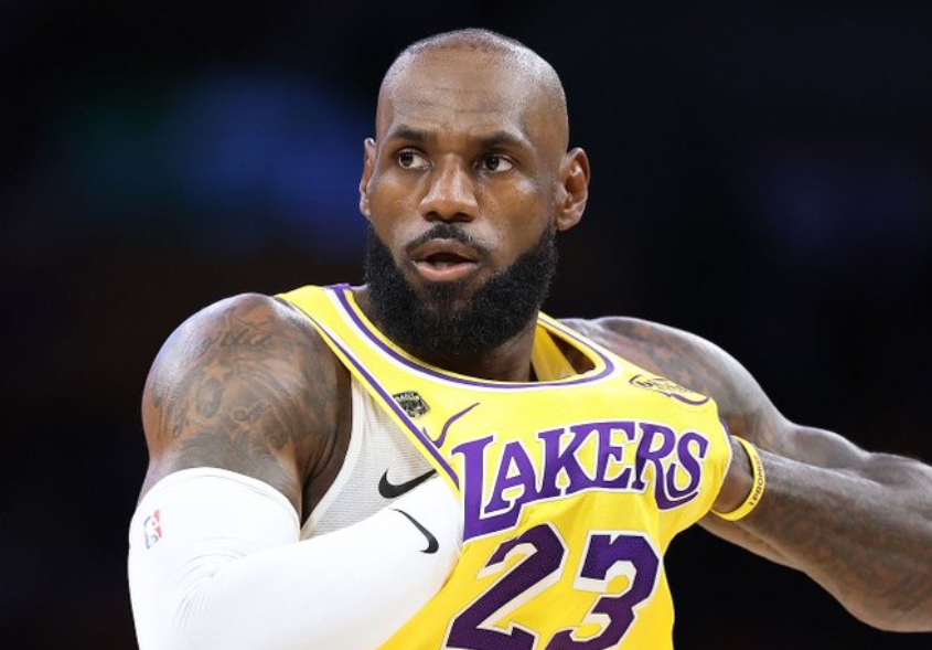 PG电子网站-曝詹姆斯下赛季继续征战NBA!不确定留在湖人 争冠实力成第一考量
